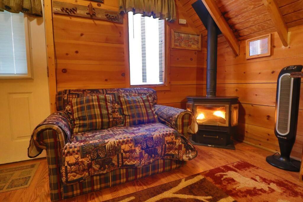 Cozy Cabin W/ Fireplace 3 Minutes To Helen! #2. Exterior photo