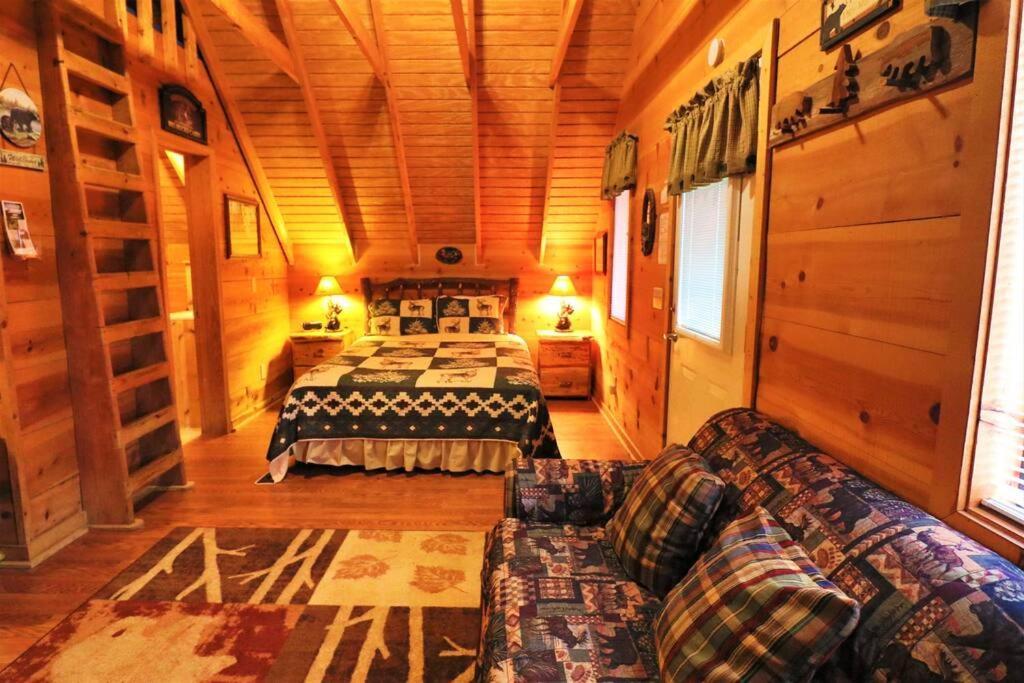 Cozy Cabin W/ Fireplace 3 Minutes To Helen! #2. Exterior photo